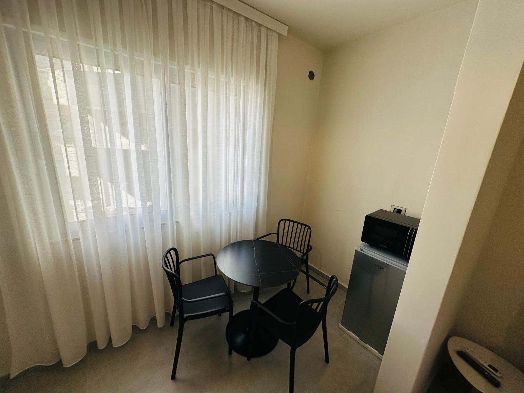 Stay-Five Rooms & Apartments Shkodër Exteriör bild