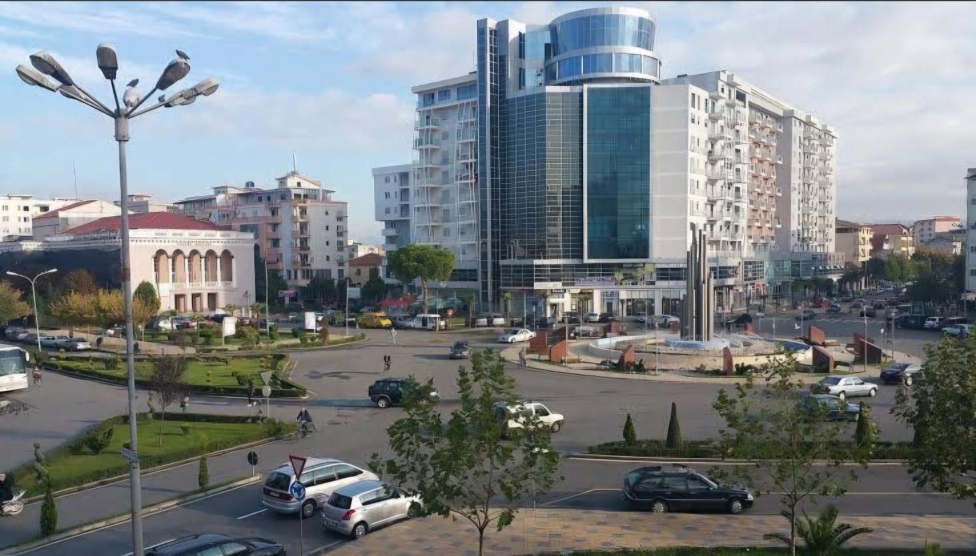 Stay-Five Rooms & Apartments Shkodër Exteriör bild