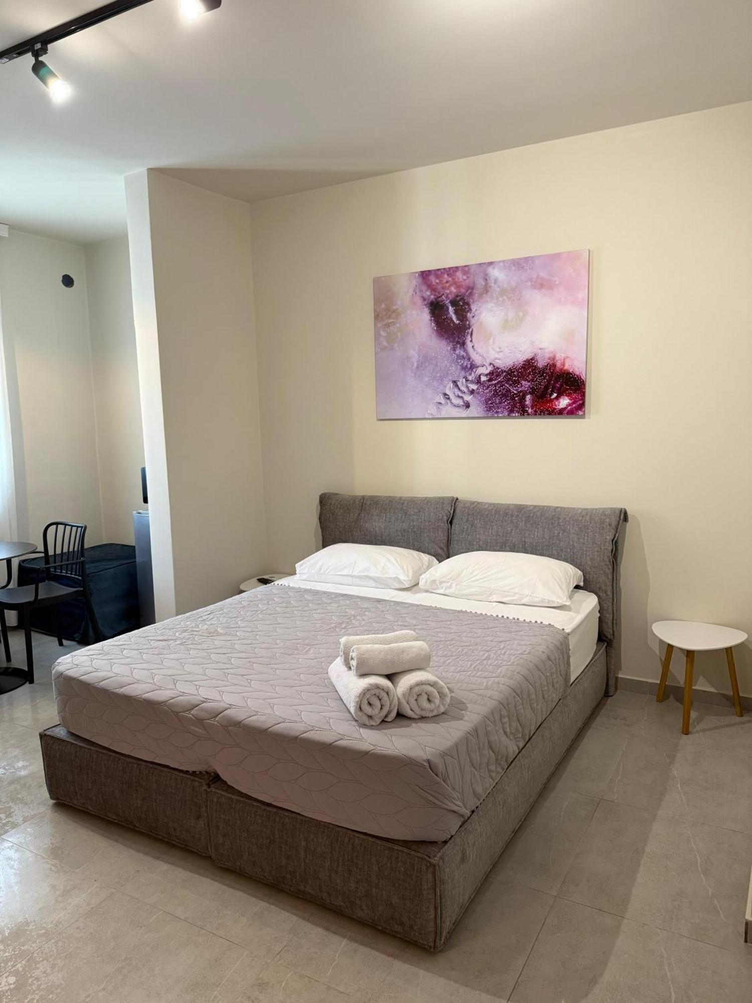 Stay-Five Rooms & Apartments Shkodër Exteriör bild