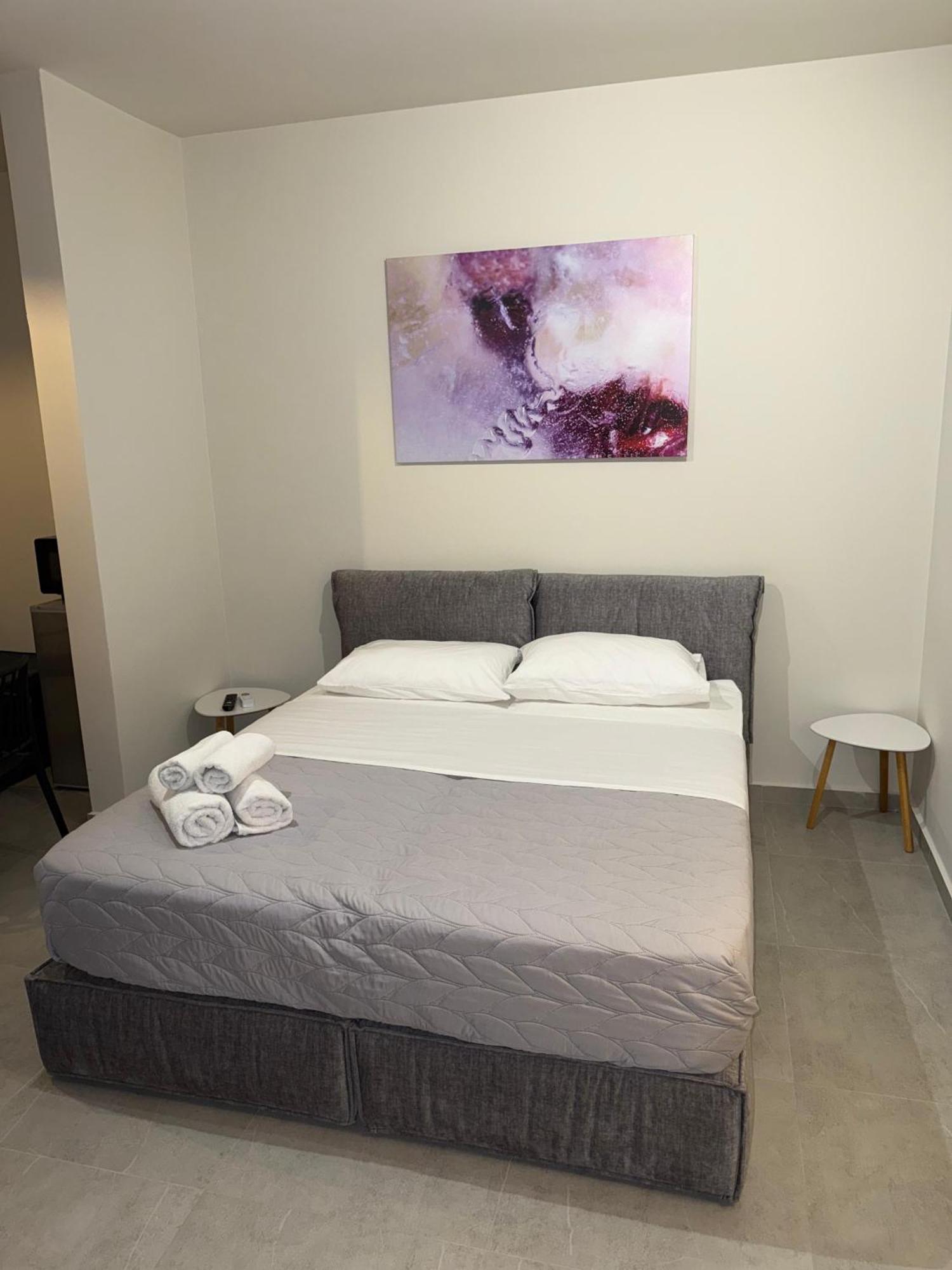 Stay-Five Rooms & Apartments Shkodër Exteriör bild