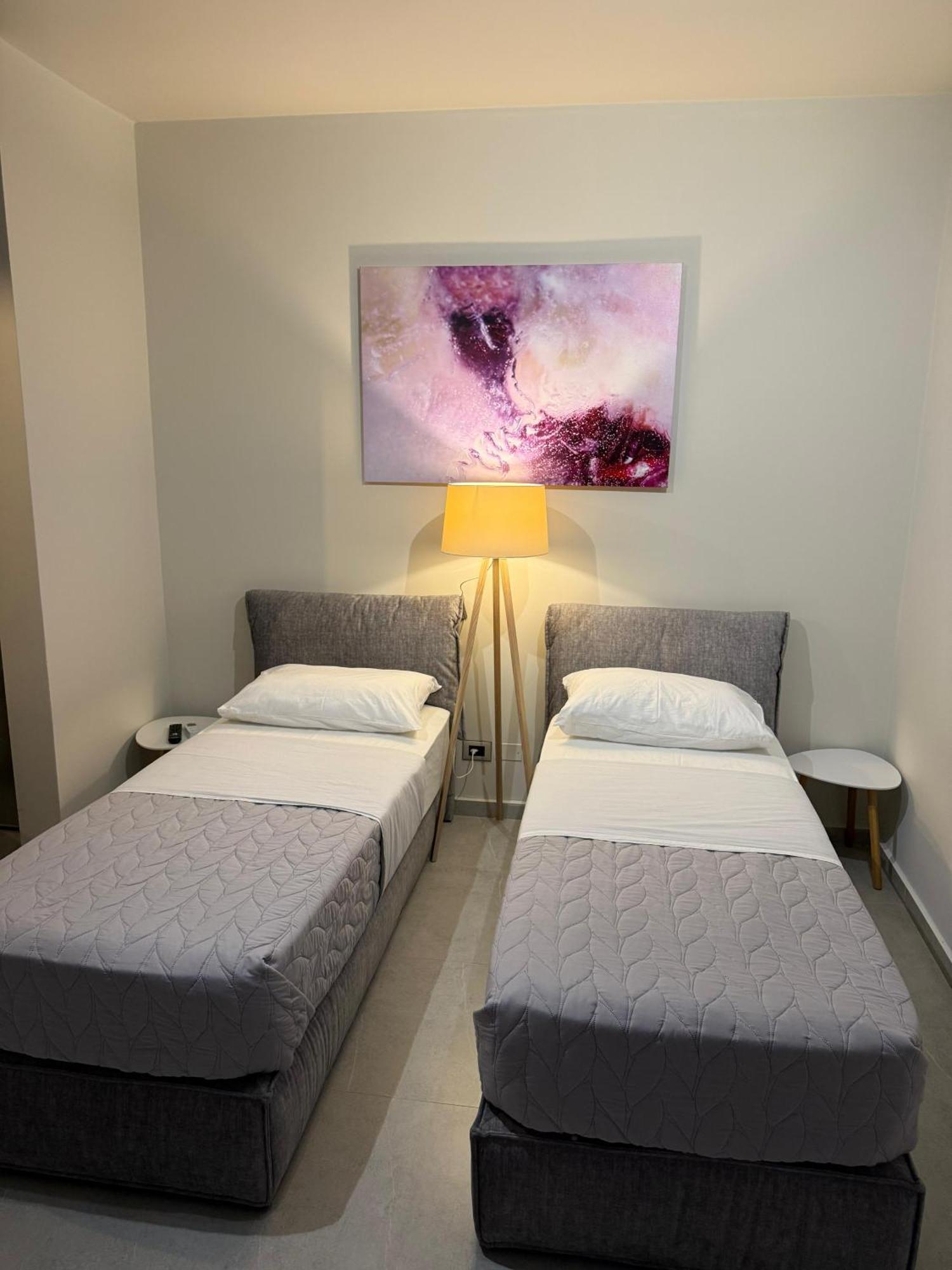 Stay-Five Rooms & Apartments Shkodër Exteriör bild