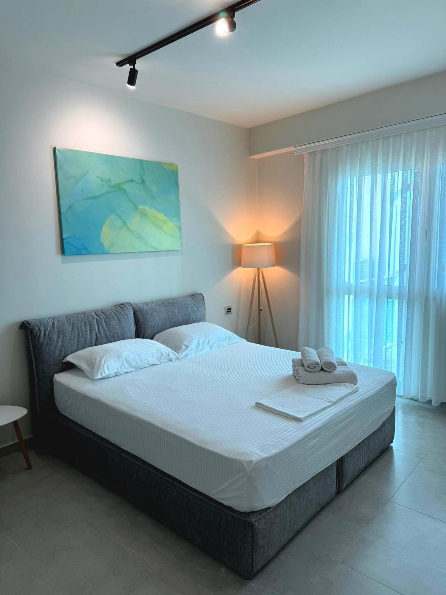 Stay-Five Rooms & Apartments Shkodër Exteriör bild