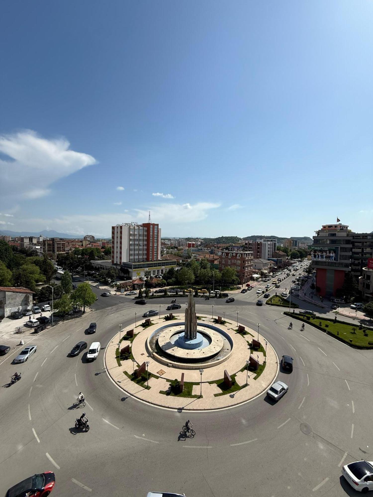 Stay-Five Rooms & Apartments Shkodër Exteriör bild