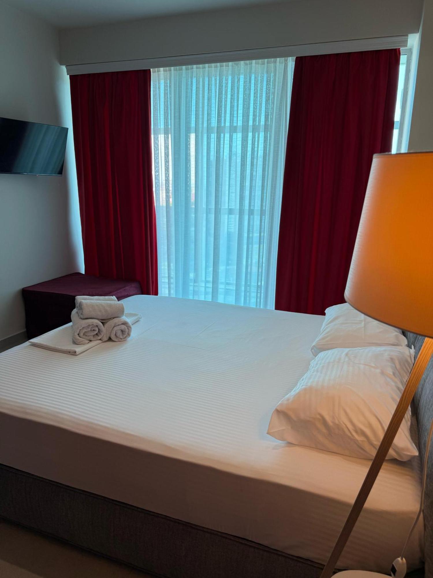 Stay-Five Rooms & Apartments Shkodër Exteriör bild