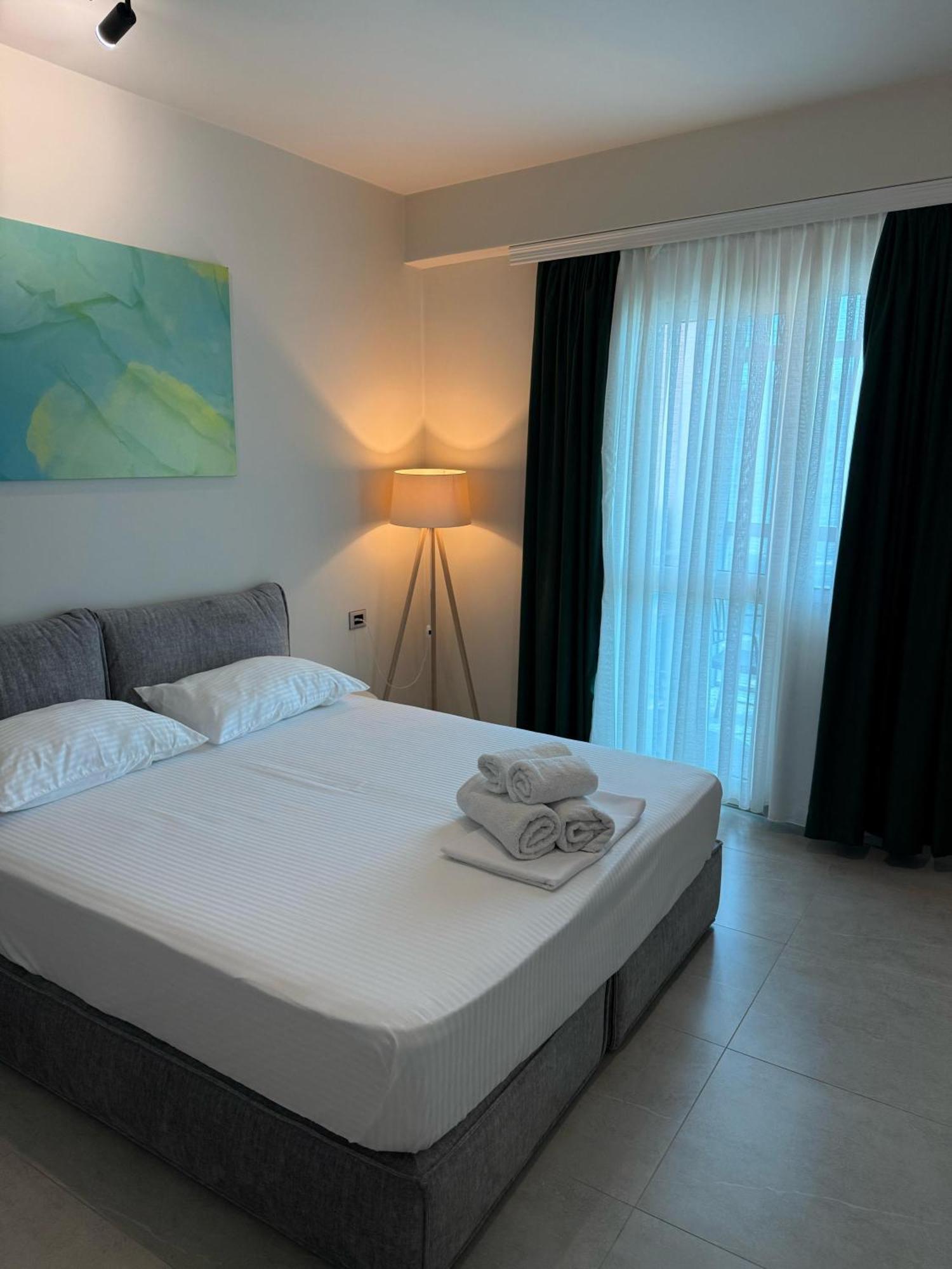 Stay-Five Rooms & Apartments Shkodër Exteriör bild